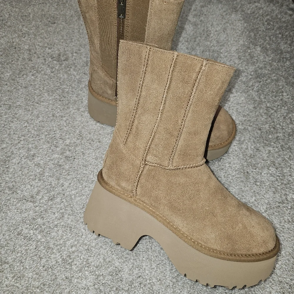 UGG Women's Classic Twin Seam New Heights Boots - Picture 4 of 8